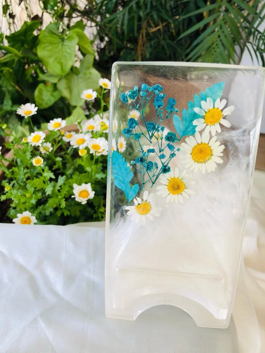 Resin Mobile Stand with Daisies