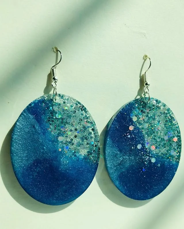 Dive into the ocean with our stunning blue resin